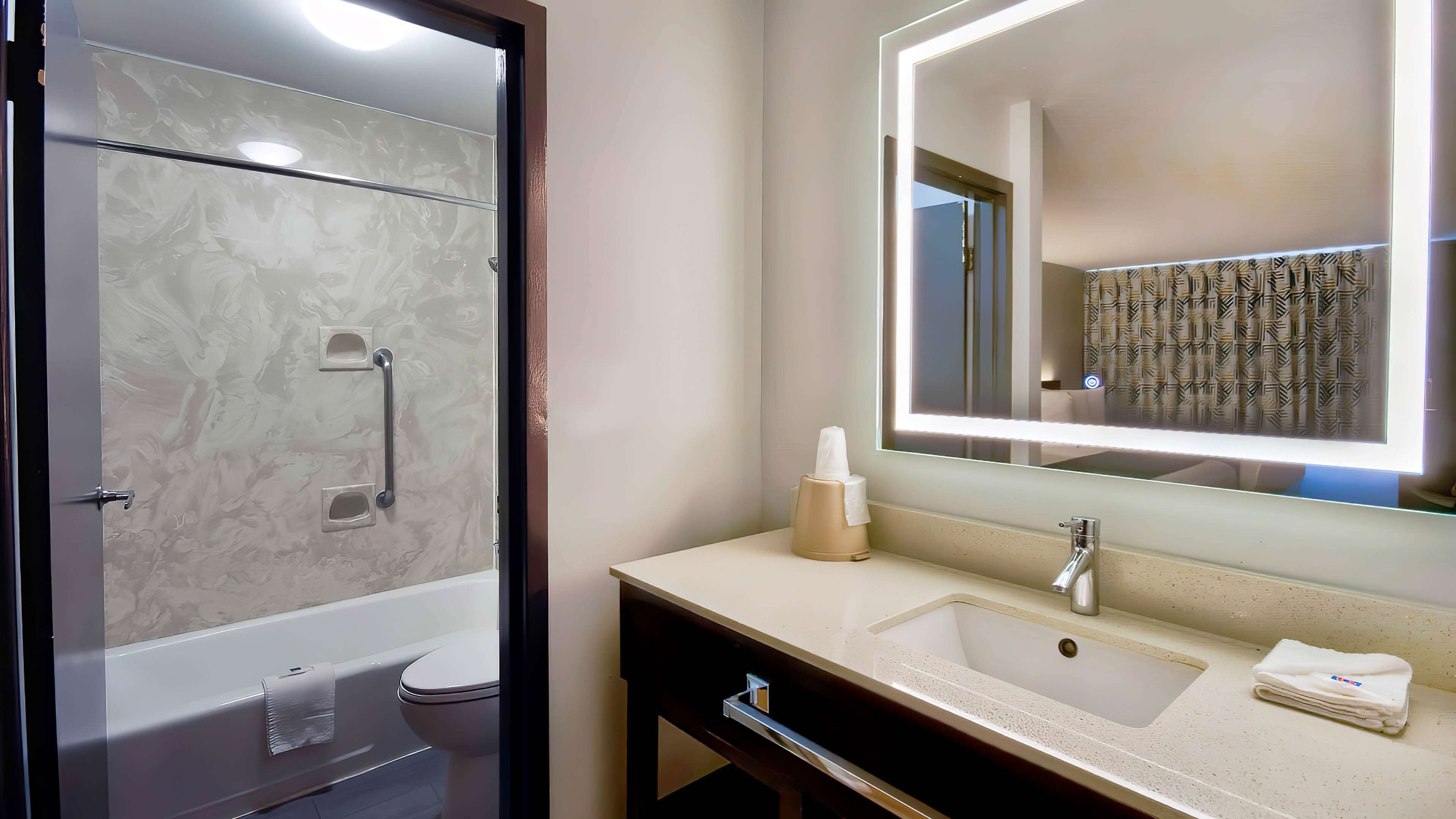 Photo - Motel 6 Louisville, Ky- Airport/ Fair Expo