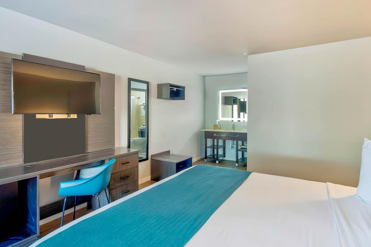 Blackout curtains, free WiFi, bed sheets