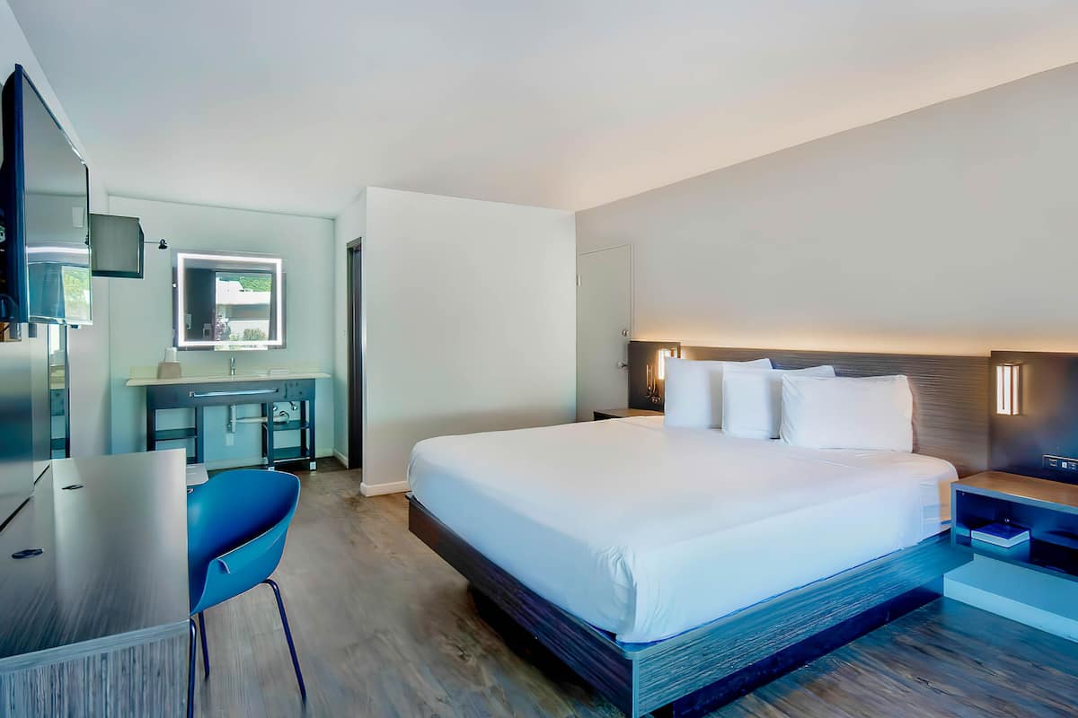 Blackout drapes, free WiFi, bed sheets