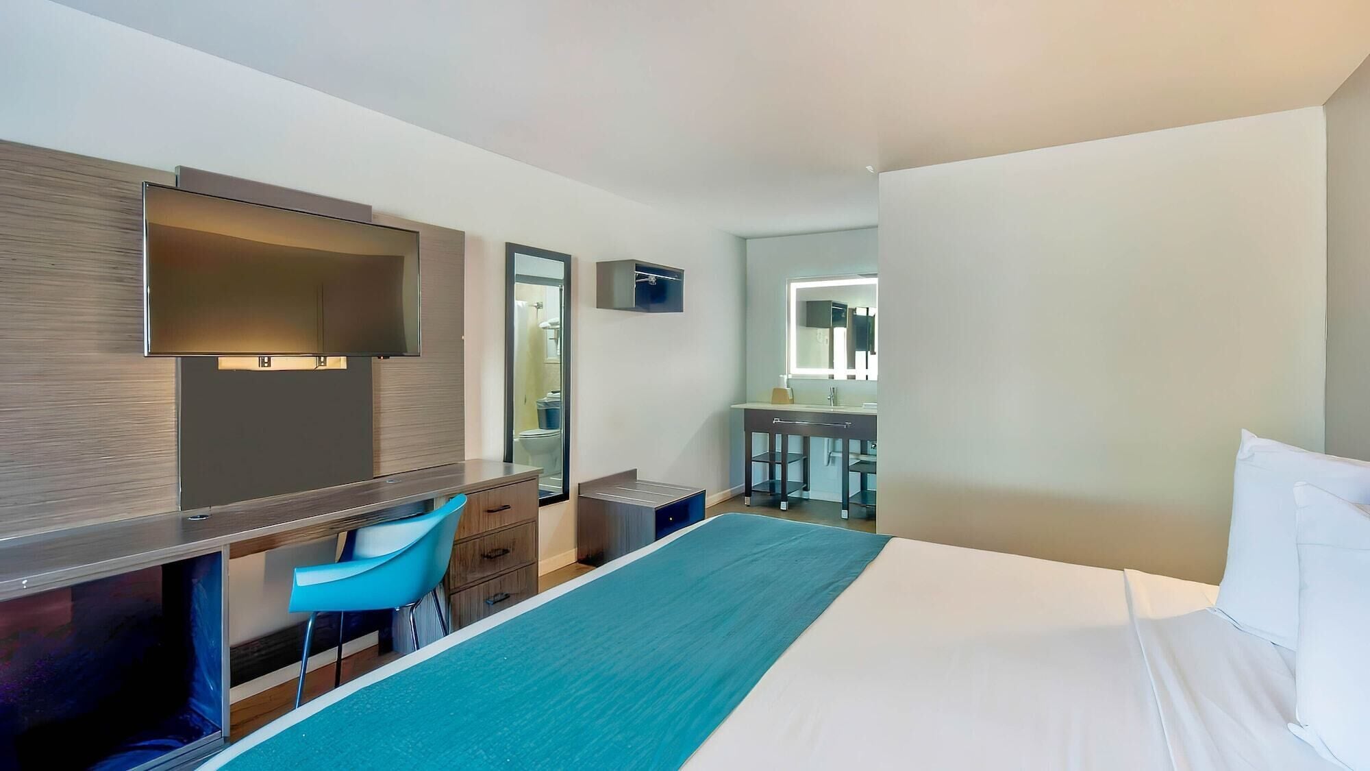 Photo - Motel 6 Louisville, Ky- Airport/ Fair Expo