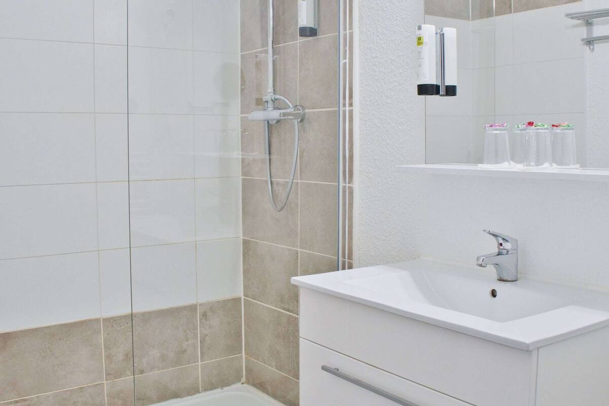 premium double room, 1 queen bed, harbour view | 1 bedroom, in-room safe, individually decorated, desk