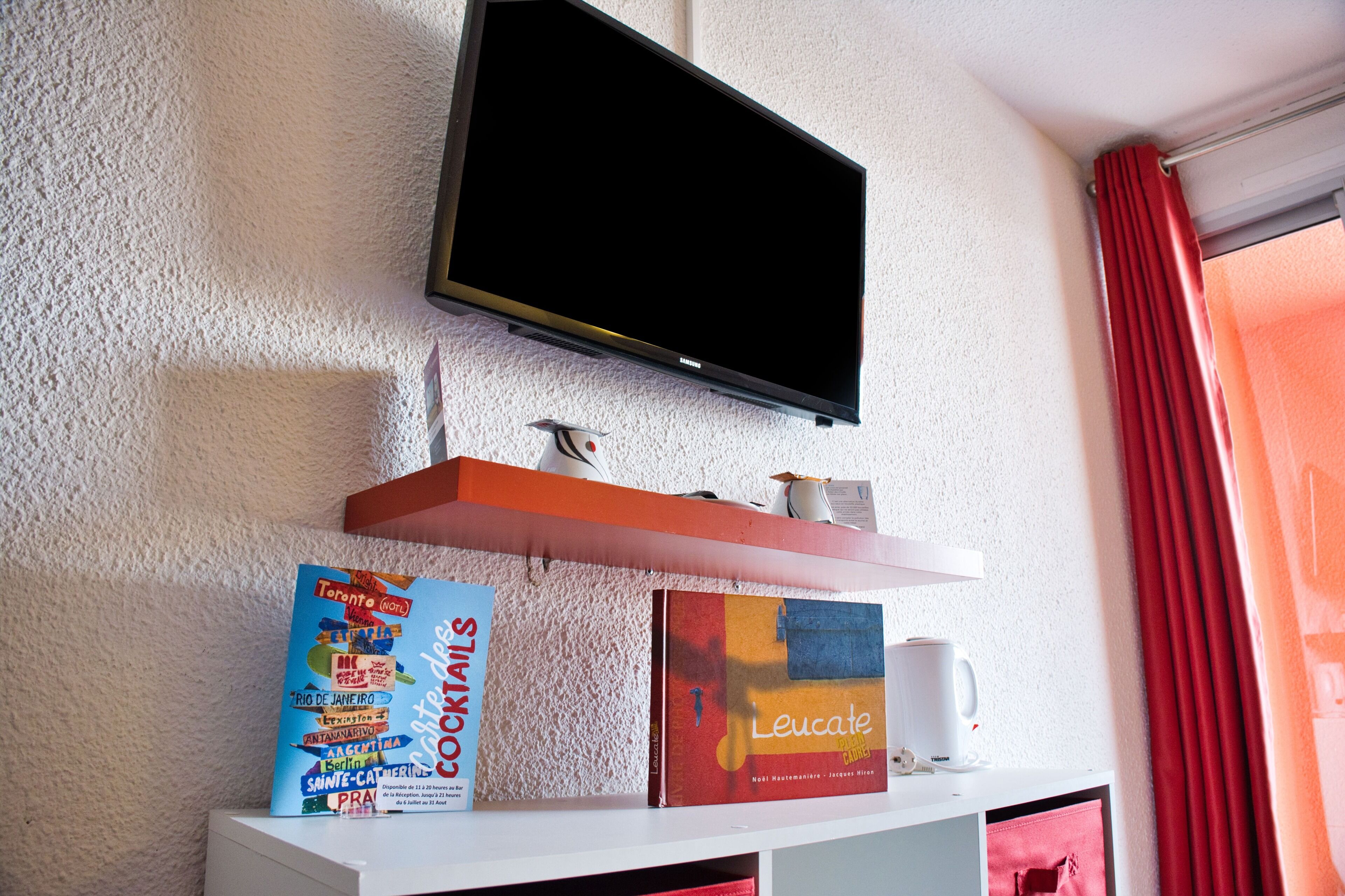 premium double room, 1 queen bed, harbour view | 1 bedroom, in-room safe, individually decorated, desk