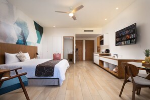 Deluxe Studio | In-room safe, individually furnished, iron/ironing board, free WiFi