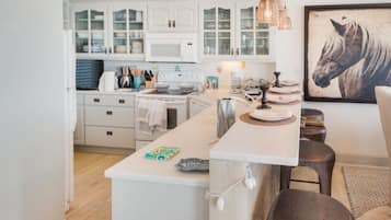 冰箱、微波炉、烤箱、炉灶