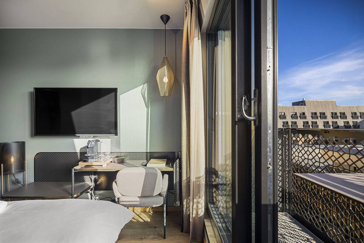 room, 1 queen bed, balcony | 1 bedroom, egyptian cotton sheets, premium bedding, down duvets