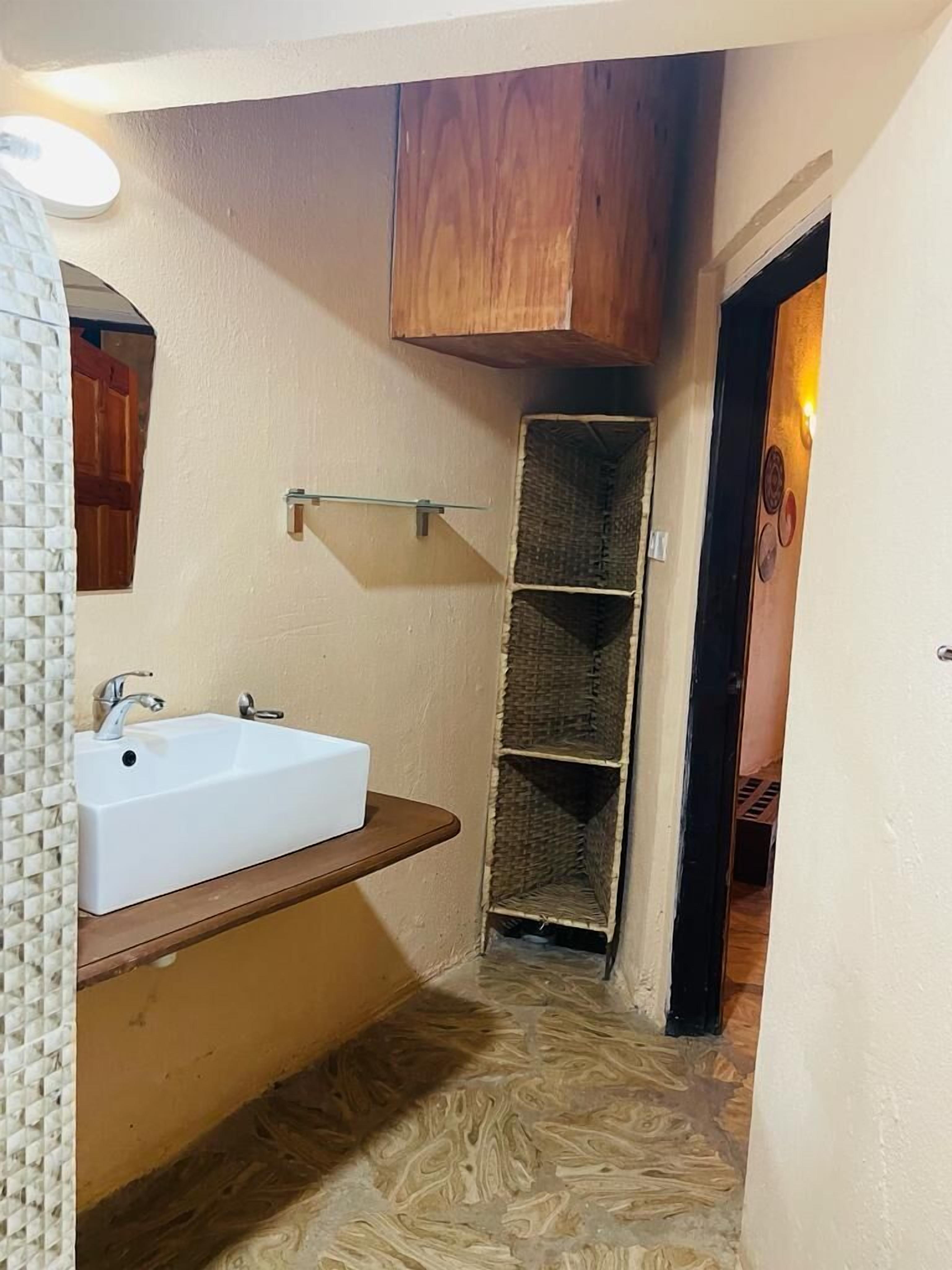 standard double room, garden view | bathroom | shower, free toiletries, towels