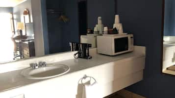 Espacio para trabajar con laptop y wifi gratis