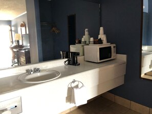 Laptopgeeigneter Arbeitsplatz, kostenloses WLAN