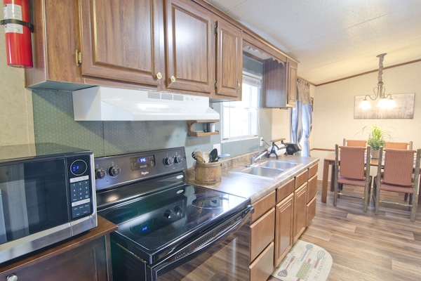 KĂŒhlschrank, Mikrowelle, Ofen, Herdplatte