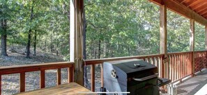 Property grounds - Secluded Log Cabin, Mountain Top, Hot Tub, Pool Table, 5 Miles From Downtown (Hot Springs)