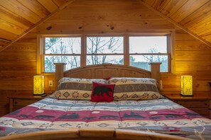 2 bedrooms, iron/ironing board, free WiFi, bed sheets - Secluded Log Cabin, Mountain Top, Hot Tub, Pool Table, 5 Miles From Downtown (Hot Springs)