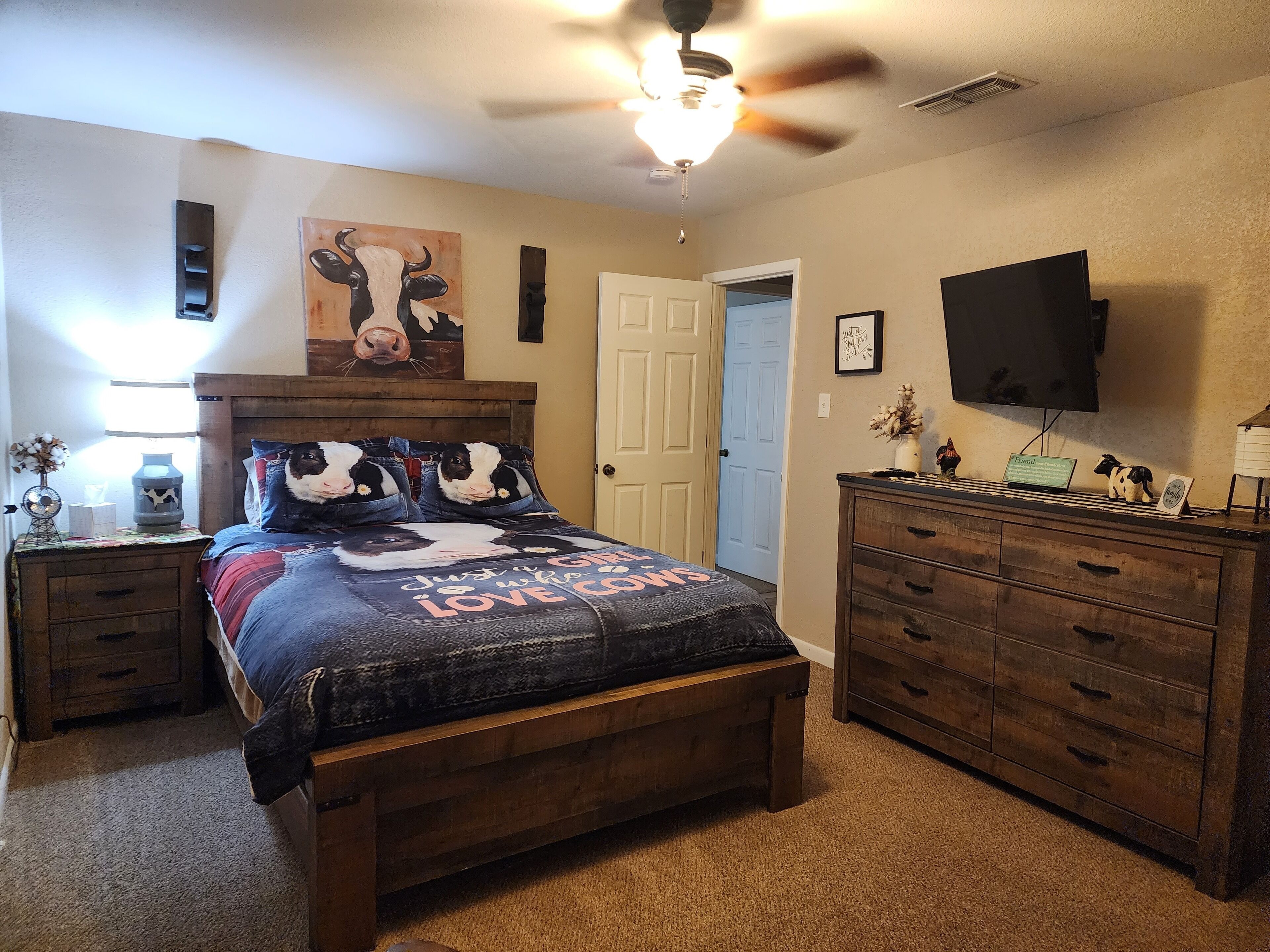 3 bedrooms, iron/ironing board, free WiFi, bed sheets