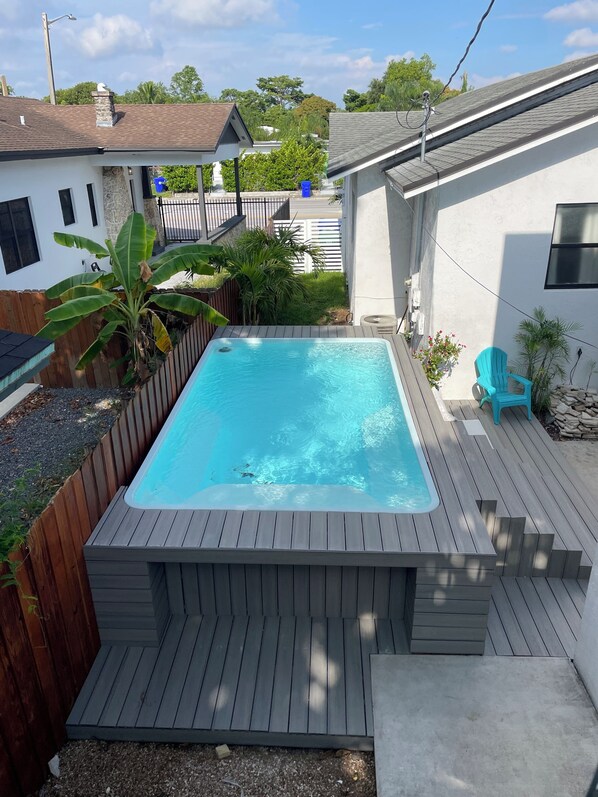 Outdoor pool - Two Bedroom Apartment, Pool -2 Min Walk to Miami Design District (Miami)