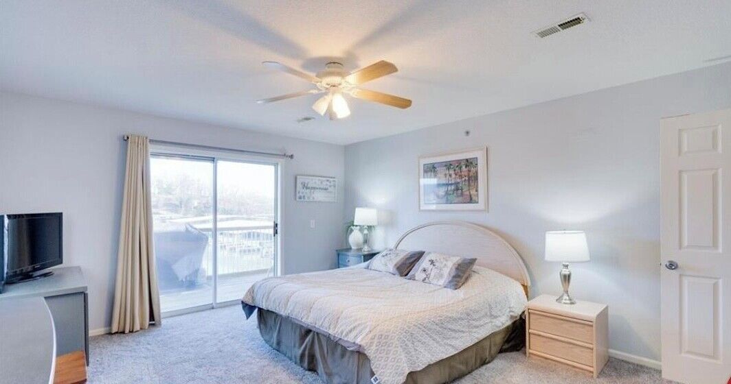Ledges 3br 2ba, Ground Floor, Water Front, 10x30 Slip, 2 Pools And Beach. - Osage Beach, MO