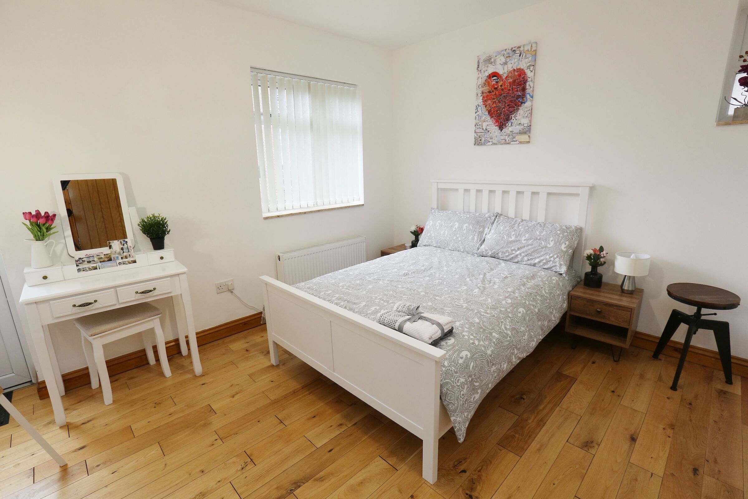 2 bedrooms, in-room safe, iron/ironing board, free WiFi