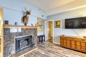 Interior - < 4 Mi to Sugar Mtn Resort: Condo w/ Indoor Pool! (Sugar Mountain)
