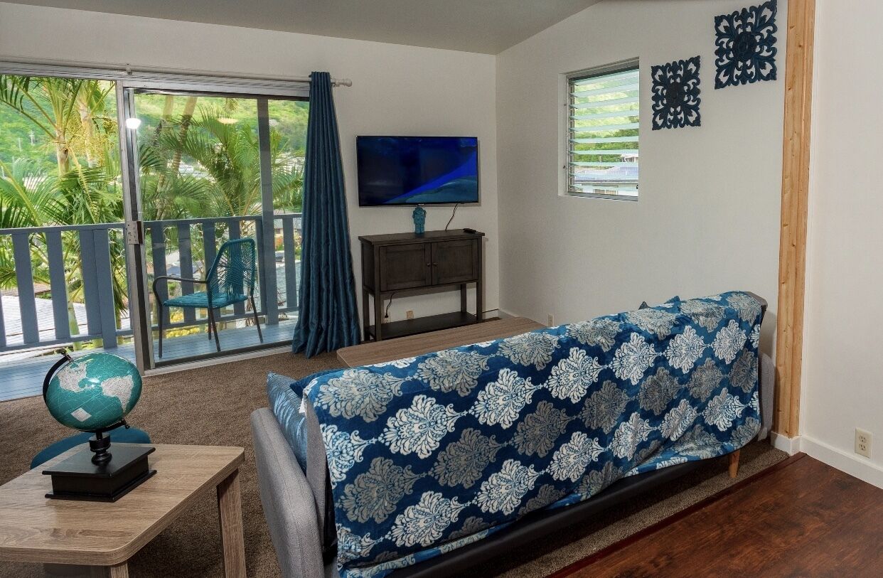 Top of the Hill. Honolulu 2 bedrooms beautiful Mountain View 