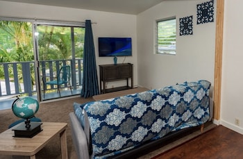 Top of the Hill. Honolulu 2 bedrooms beautiful Mountain View