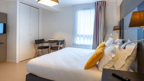 旅行用ベビーベッド、WiFi (無料)、ベッドシーツ