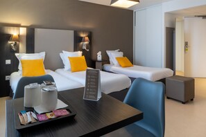 Travel cot, free WiFi, bed sheets