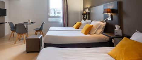 Travel cot, free WiFi, bed sheets