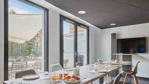Dining - Studio Spacieux | 200m de L'Avenue du Prado (Marseille)
