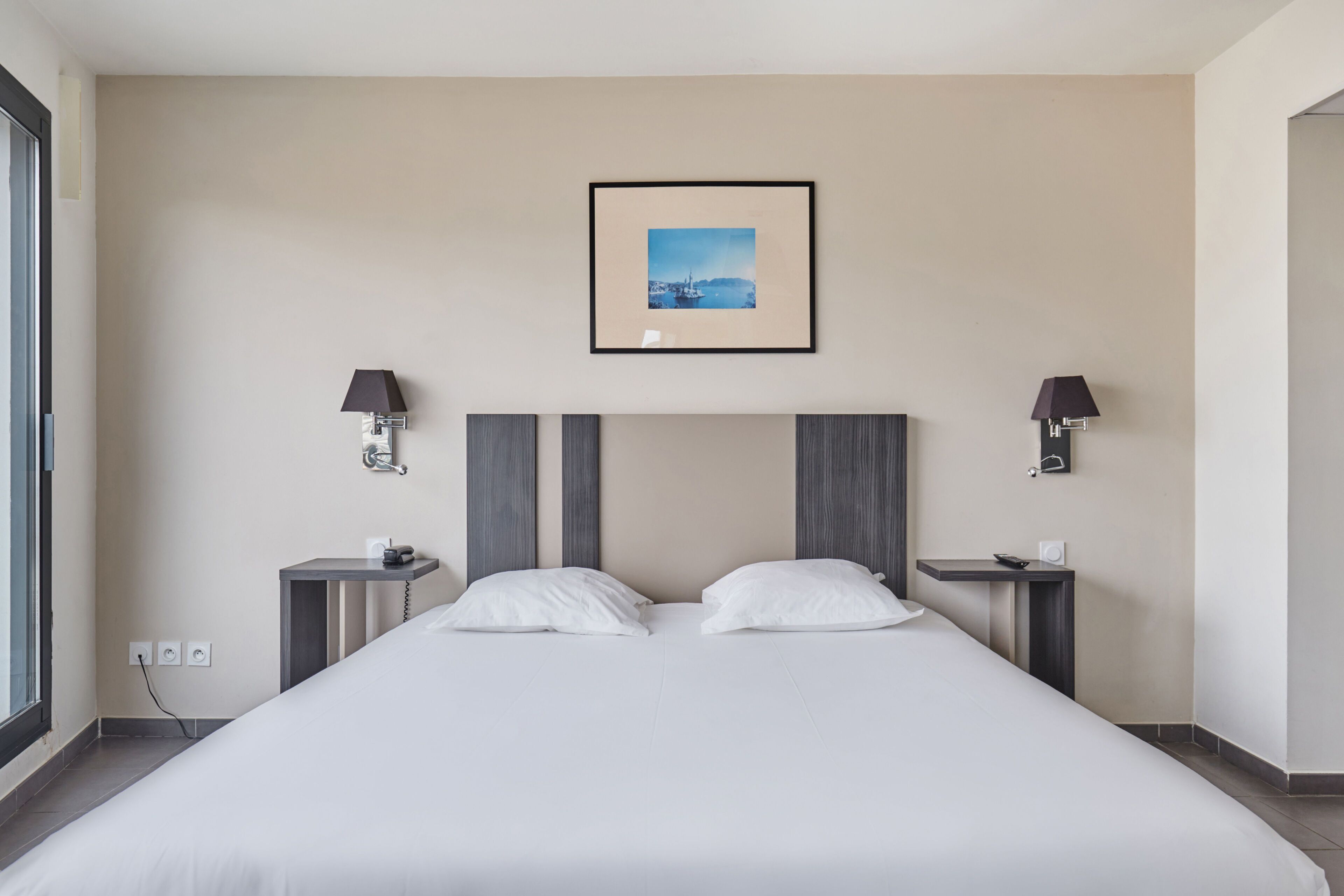 Free WiFi, bed sheets