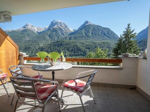 Outdoor dining - Ferienwohnung ENZ by Interhome (Scuol)