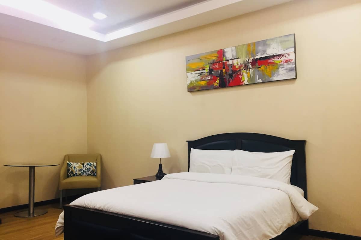 Luxury Room, 1 Queen Bed | Minibar, in-room safe, desk, laptop workspace