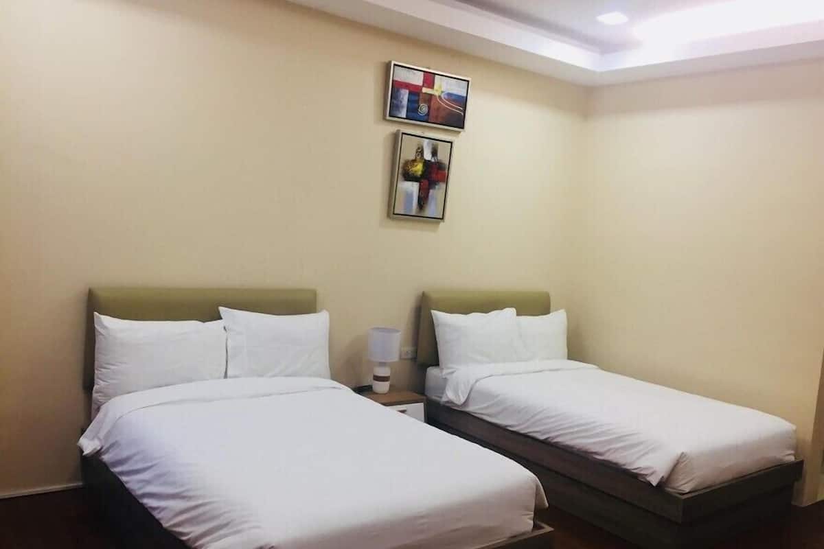 Luxury Twin Room | Minibar, in-room safe, desk, laptop workspace
