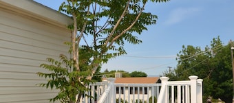 Baby Blue Sky - Remodeled with Nearby Trails