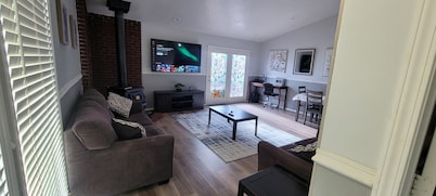  Entire Townhouse 1 Car Garage +Jacuzzi