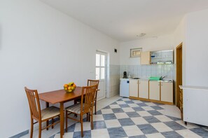 Căn hộ, hiên (Apt 2) | Khu vực ăn uống tại phòng