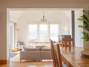 TV, fireplace - Bay View by Interhome (North Skye)