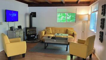 TV connectée, lecteur de DVD, livres, vidéothÚque