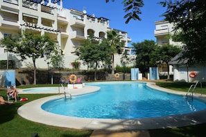 Pool - Sabinillas,  terrace, shared pool, private paking (Manilva)