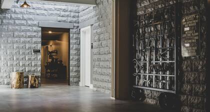 Hotel Millwright