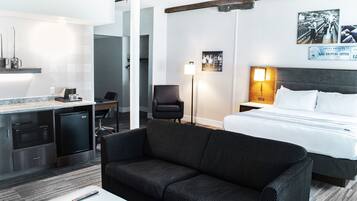 Executive Studio, 1 King Bed with Sofa bed | Hypo-allergenic bedding, individually decorated, individually furnished