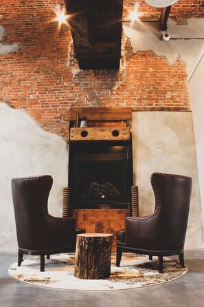 Lobby sitting area - Hotel Millwright (Amana)