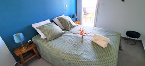 2 chambres, fer et planche à repasser, Wi-Fi, draps fournis