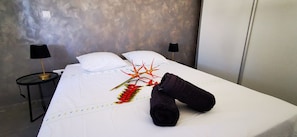 2 chambres, fer et planche à repasser, Wi-Fi, draps fournis