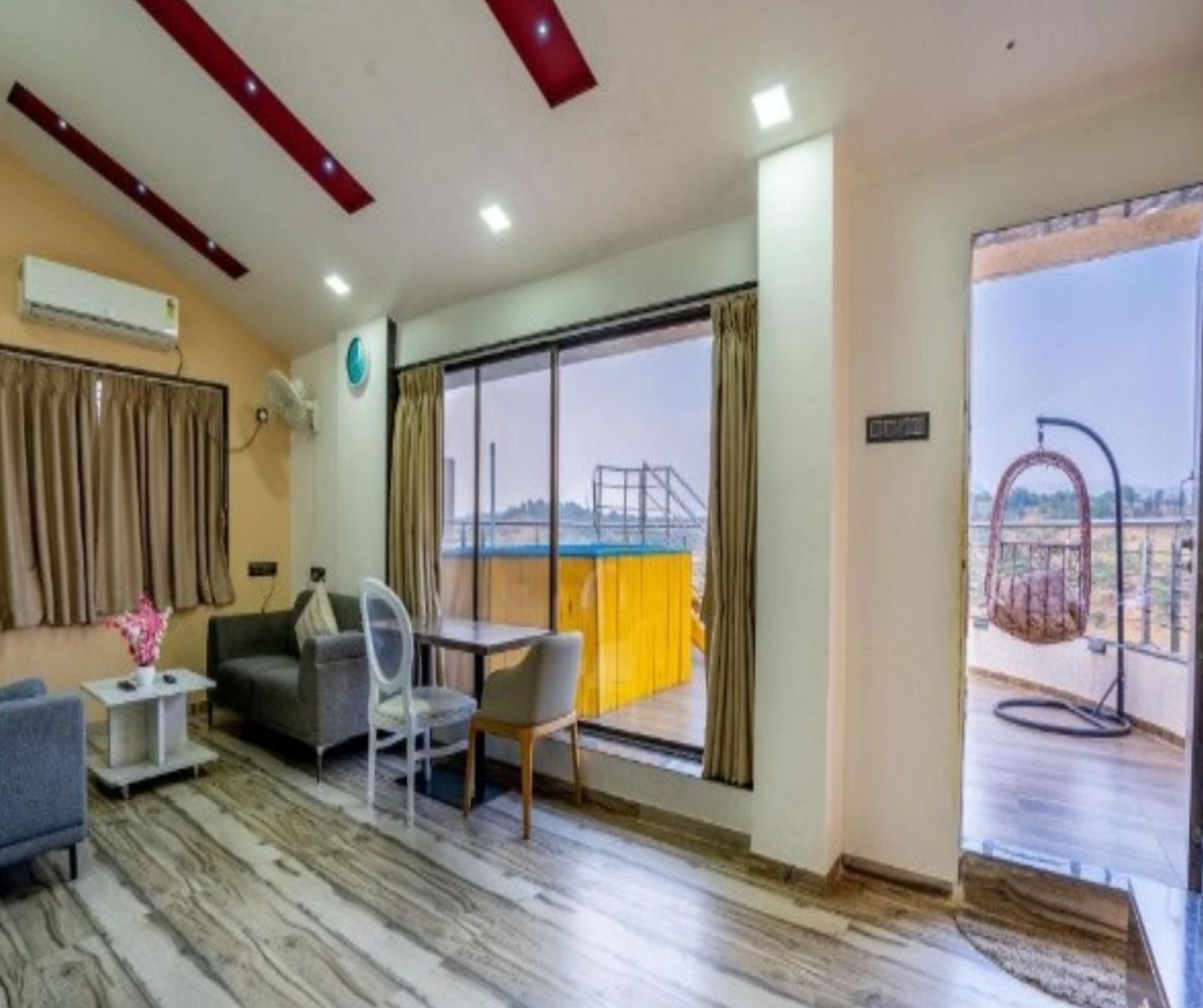 Luxury Suite, Terrace (Private Jacuzzi) | Living area | 32-inch TV with cable channels