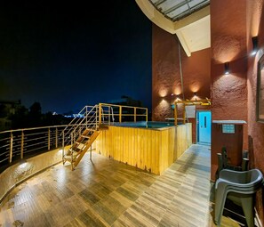 Indoor pool - Pooja Villa Suites Igatpuri (Igatpuri)