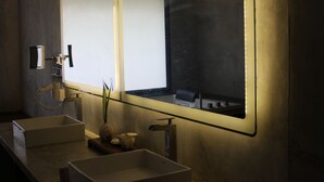 Deluxe Double or Twin Room, 1 King Bed | Bathroom | Free toiletries, hair dryer, slippers, bidet - Margosa Bay (Trincomalee)