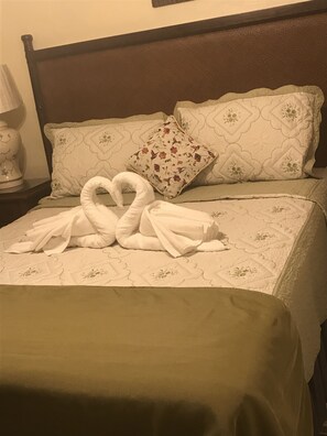 1 bedroom, desk, iron/ironing board, free WiFi - Comfy Apartment 15E in quiet Sagusta Gardens PLS with pool view (Providenciales)