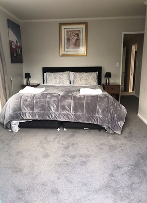 2 bedrooms, iron/ironing board, free WiFi, bed sheets