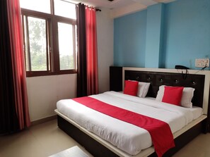 Phòng Deluxe, 1 giường đôi, không hút thuốc, quang cảnh núi | Két bảo mật tại phòng, truy cập Internet không dây miễn phí