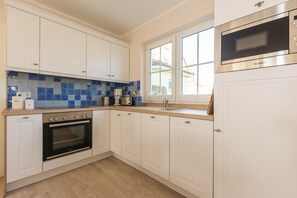 Kühlschrank, Herdplatte, Geschirrspüler