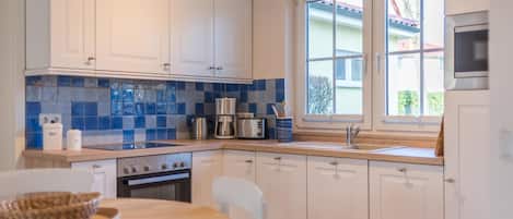 Fridge, stovetop, dishwasher, coffee/tea maker