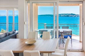 Dining - Big Flat for 6 (8) People! Mighty Fine View! Only 2.5km from TROGIR! (Seget Donji)
